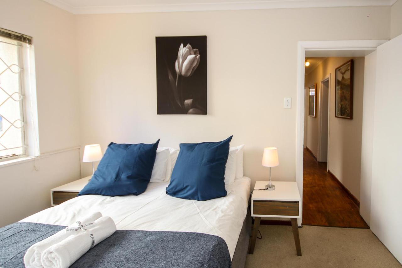 Holiday Home In Sea Point, Fresnaye Città del Capo Esterno foto